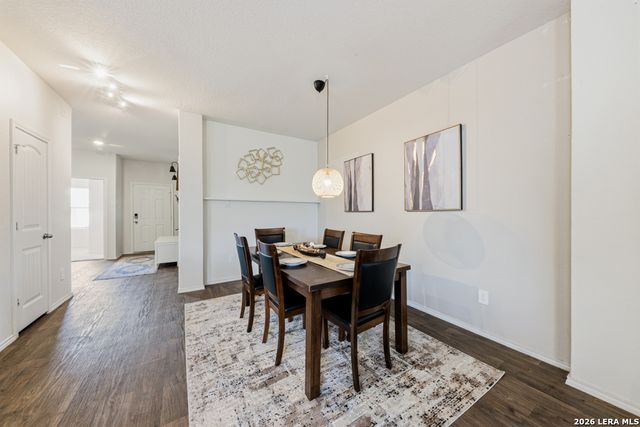 404 Signe, Seguin, TX 78155