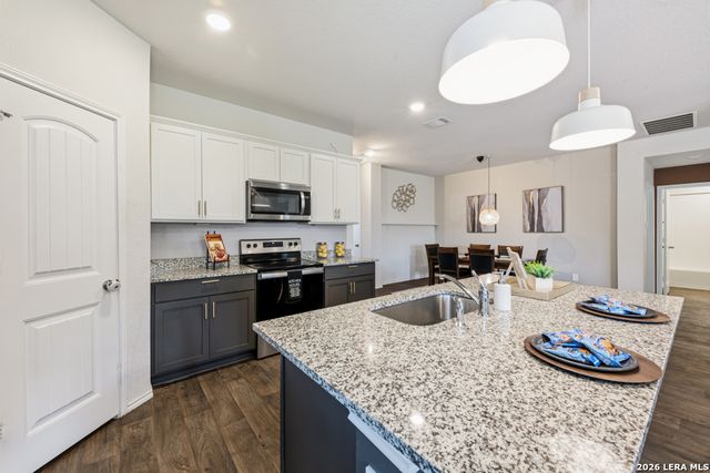 404 Signe, Seguin, TX 78155