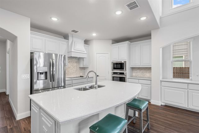 520 Ridgewater Trail, Fort Worth, TX 76131