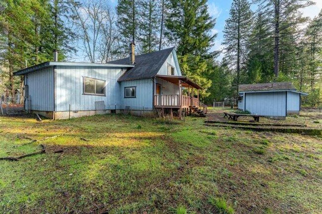 136 Hathaway Drive, Cave Junction, OR 97523