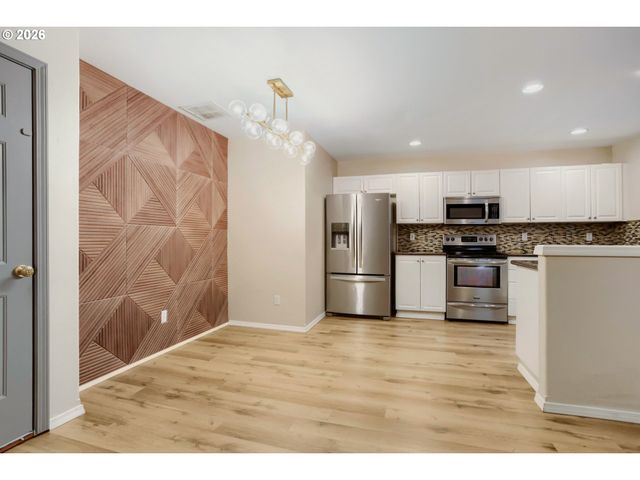 5186 Ne SCHOELER Cir, Hillsboro, OR 97124