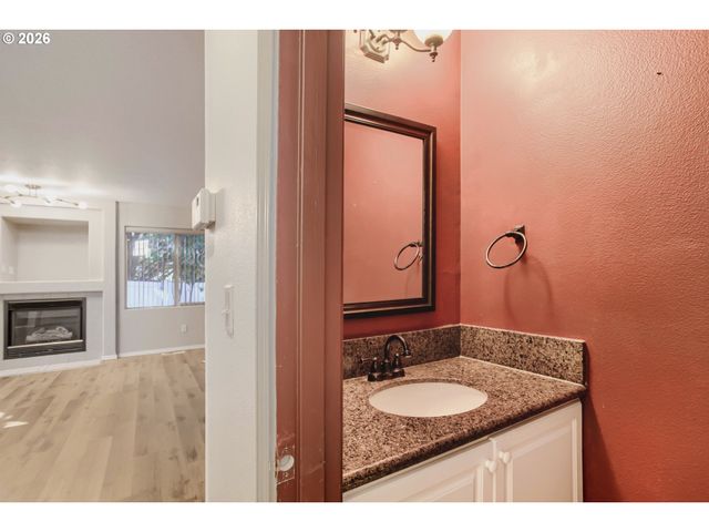 5186 Ne SCHOELER Cir, Hillsboro, OR 97124