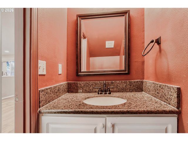 5186 Ne SCHOELER Cir, Hillsboro, OR 97124