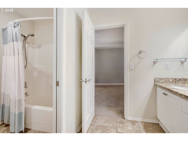 5186 Ne SCHOELER Cir, Hillsboro, OR 97124