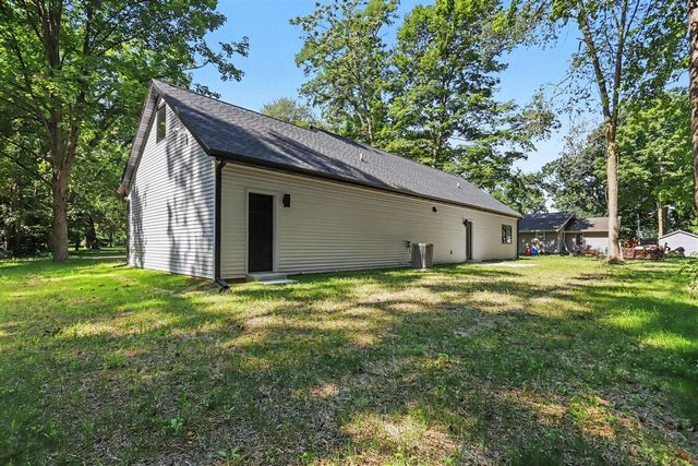 20160 Parkway Avenue, Three Rivers, MI 49093