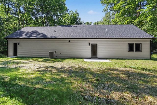 20160 Parkway Avenue, Three Rivers, MI 49093