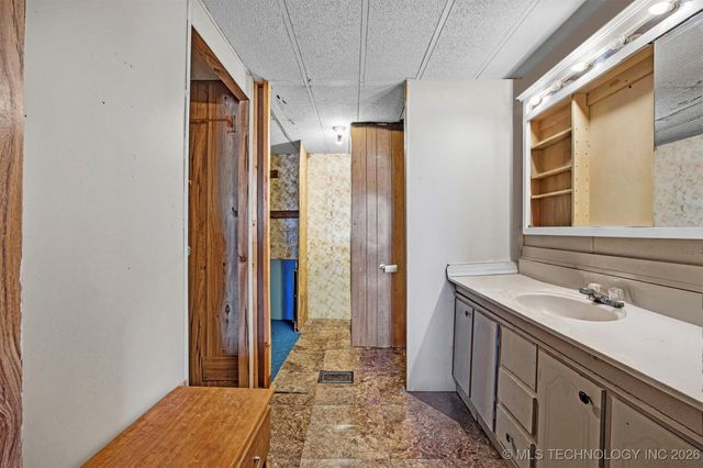 742 S Maple Street, Nowata, OK 74048