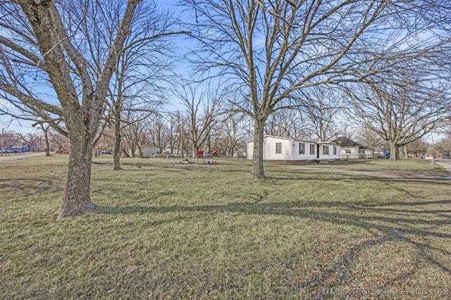 742 S Maple Street, Nowata, OK 74048