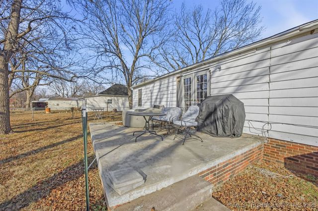 742 S Maple Street, Nowata, OK 74048