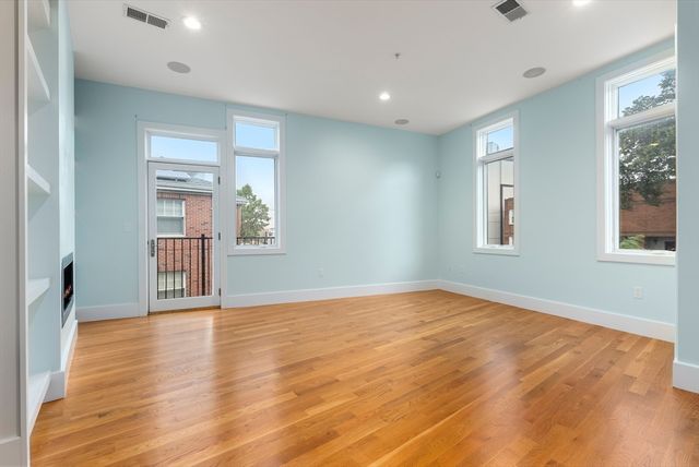 5 Mohawk St 2, Boston, MA 02127