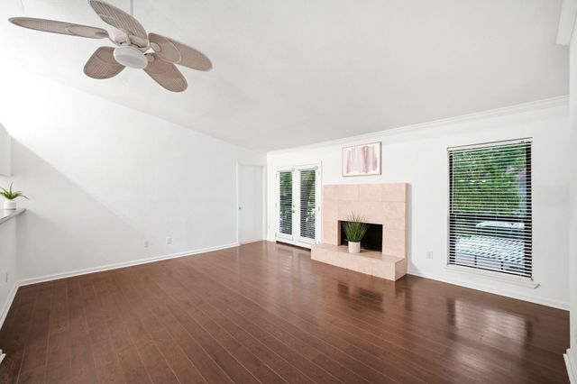 2425 Augusta Drive 22, Houston, TX 77057