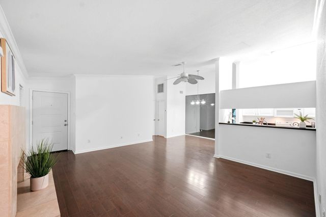 2425 Augusta Drive 22, Houston, TX 77057