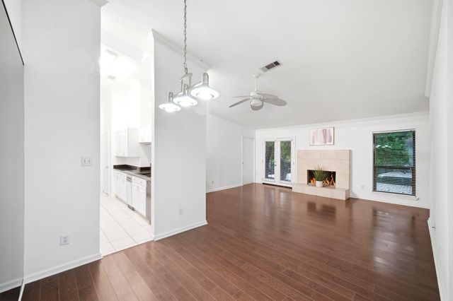 2425 Augusta Drive 22, Houston, TX 77057