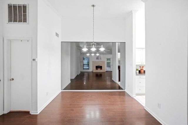 2425 Augusta Drive 22, Houston, TX 77057