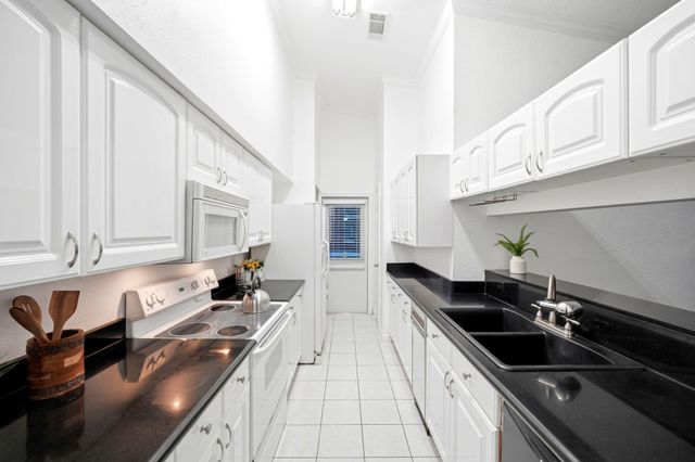 2425 Augusta Drive 22, Houston, TX 77057