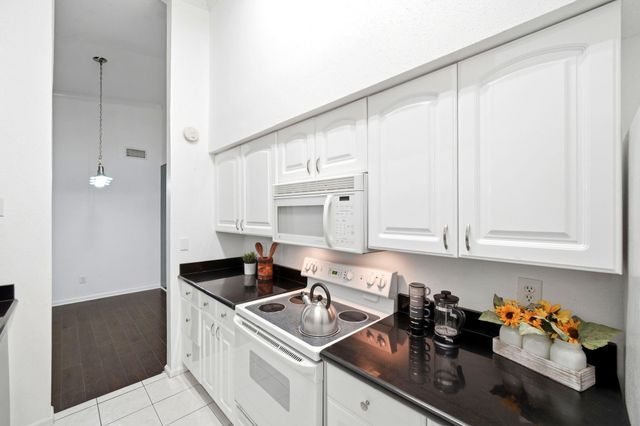 2425 Augusta Drive 22, Houston, TX 77057