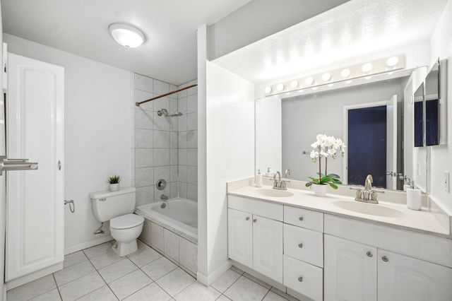 2425 Augusta Drive 22, Houston, TX 77057