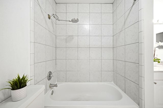 2425 Augusta Drive 22, Houston, TX 77057