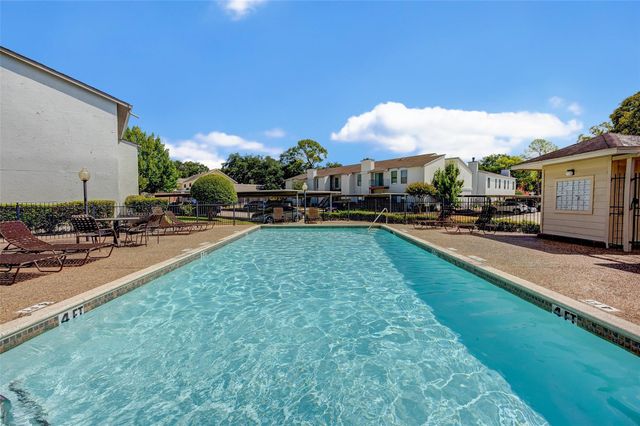 2425 Augusta Drive 22, Houston, TX 77057