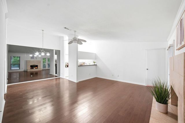 2425 Augusta Drive 22, Houston, TX 77057