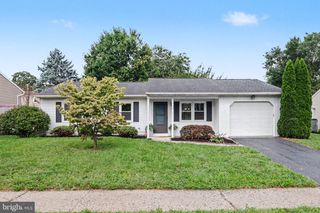 7 KINGSWOOD DR, Mechanicsburg, PA 17055