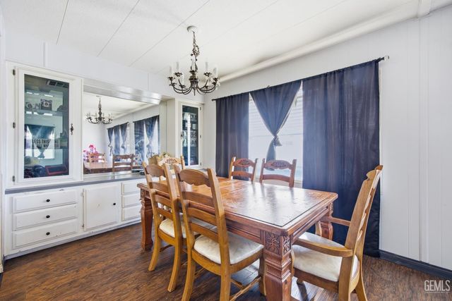 187 Kings Ln, Bakersfield, CA 93308