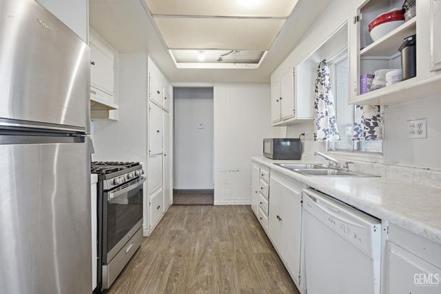 187 Kings Ln, Bakersfield, CA 93308