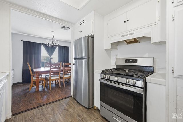 187 Kings Ln, Bakersfield, CA 93308