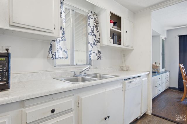 187 Kings Ln, Bakersfield, CA 93308