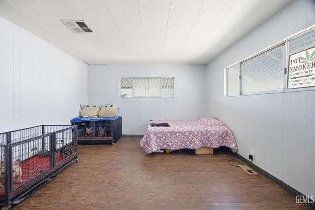 187 Kings Ln, Bakersfield, CA 93308