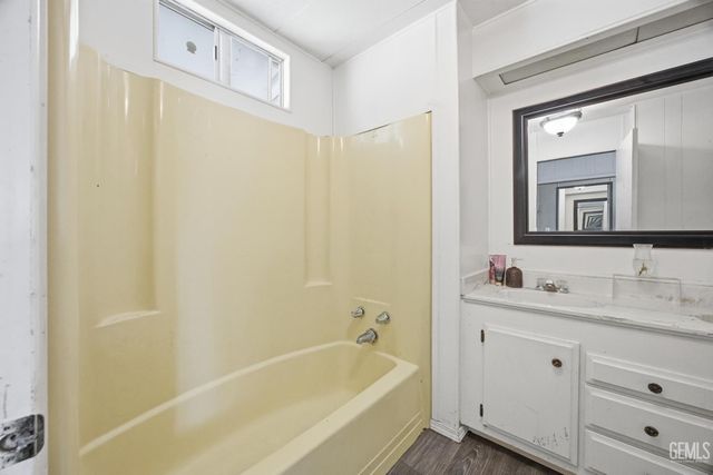 187 Kings Ln, Bakersfield, CA 93308