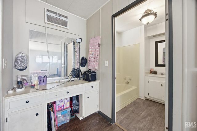 187 Kings Ln, Bakersfield, CA 93308