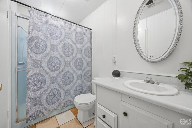 187 Kings Ln, Bakersfield, CA 93308