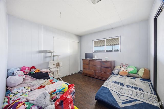 187 Kings Ln, Bakersfield, CA 93308