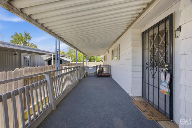 187 Kings Ln, Bakersfield, CA 93308