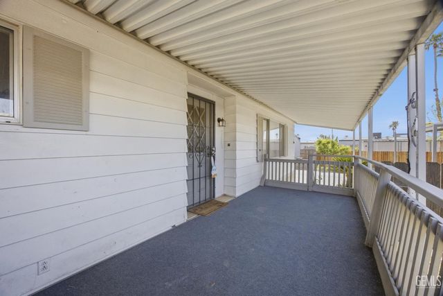 187 Kings Ln, Bakersfield, CA 93308