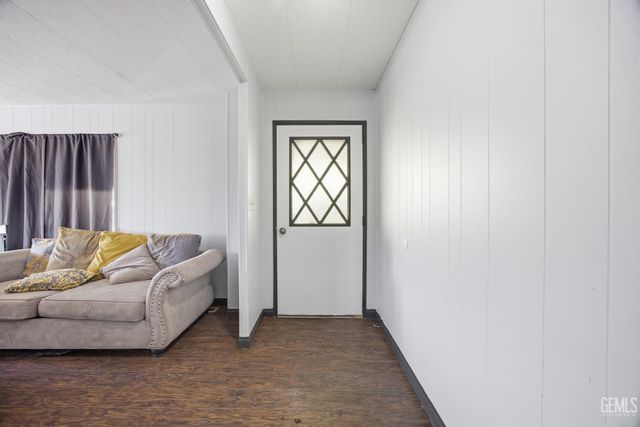 187 Kings Ln, Bakersfield, CA 93308