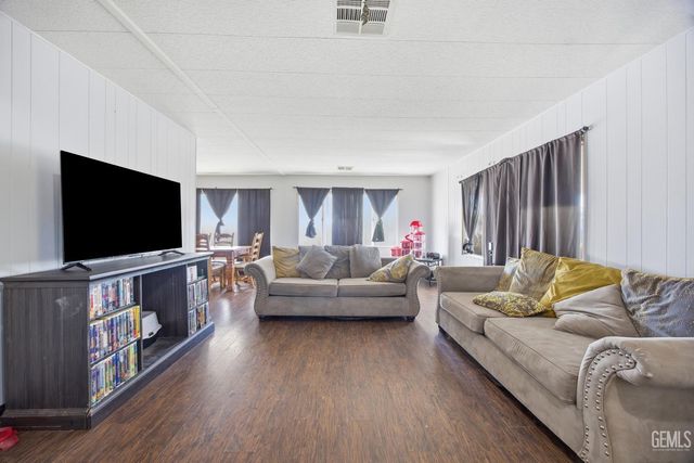 187 Kings Ln, Bakersfield, CA 93308