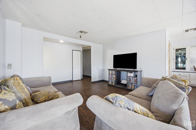 187 Kings Ln, Bakersfield, CA 93308