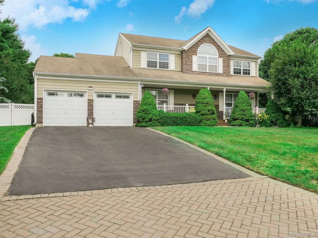 14 Southaven Drive, Brookhaven, NY 11719