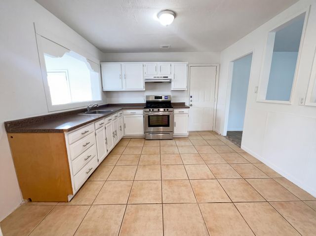 8112 Princess Jeanne Avenue NE, Albuquerque, NM 87110