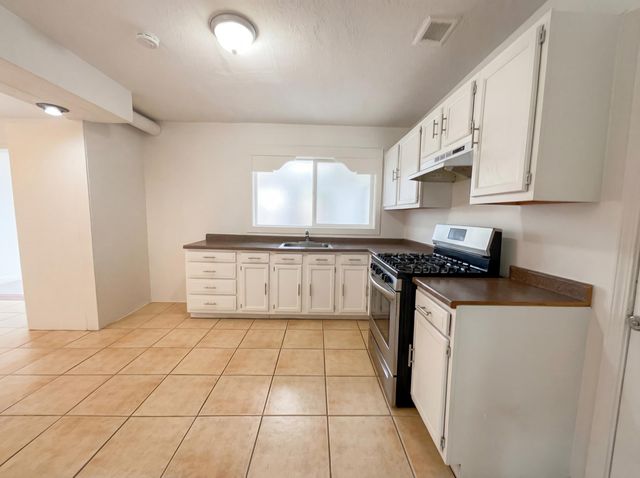 8112 Princess Jeanne Avenue NE, Albuquerque, NM 87110