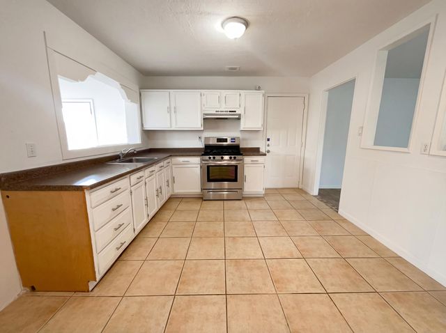 8112 Princess Jeanne Avenue NE, Albuquerque, NM 87110