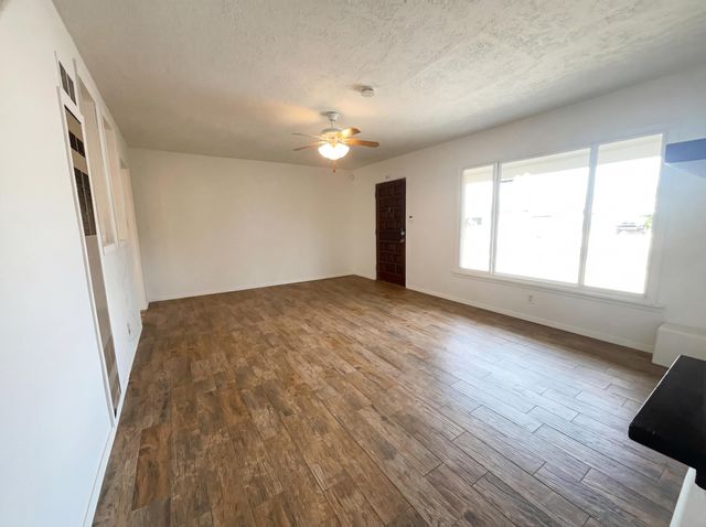 8112 Princess Jeanne Avenue NE, Albuquerque, NM 87110