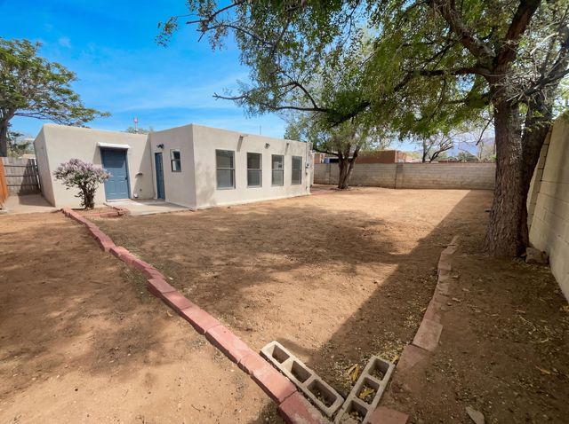 8112 Princess Jeanne Avenue NE, Albuquerque, NM 87110