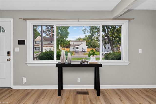 428 Draper DR, Norfolk, VA 23505