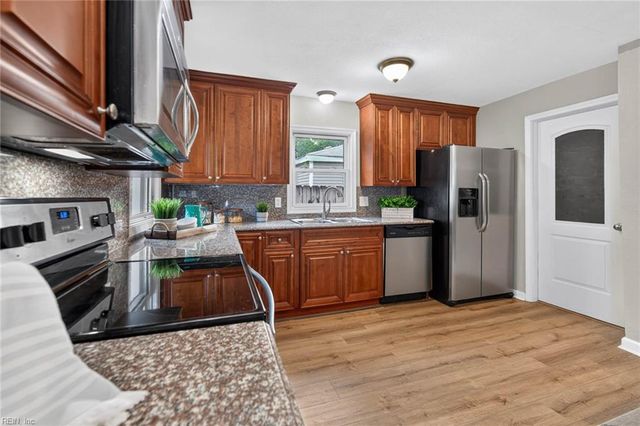 428 Draper DR, Norfolk, VA 23505