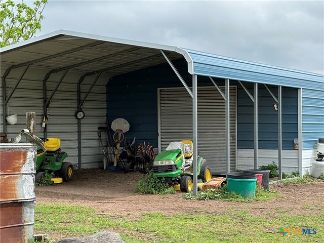 1115 County Road 405, Lexington, TX 78947