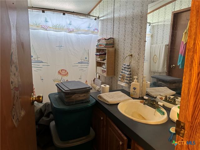 1115 County Road 405, Lexington, TX 78947