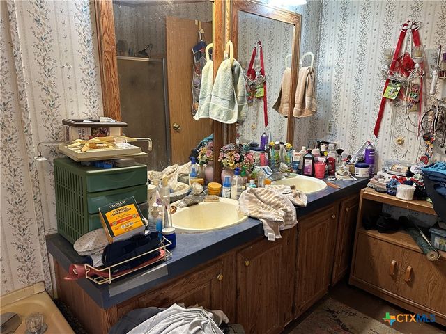 1115 County Road 405, Lexington, TX 78947